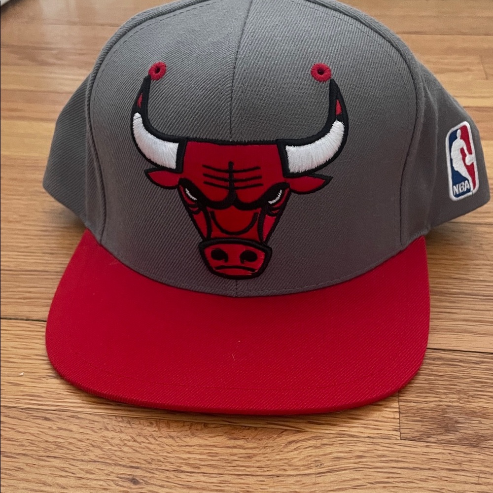Mitchell & Ness Chicago Bulls Gray and Red Snapback Hat
